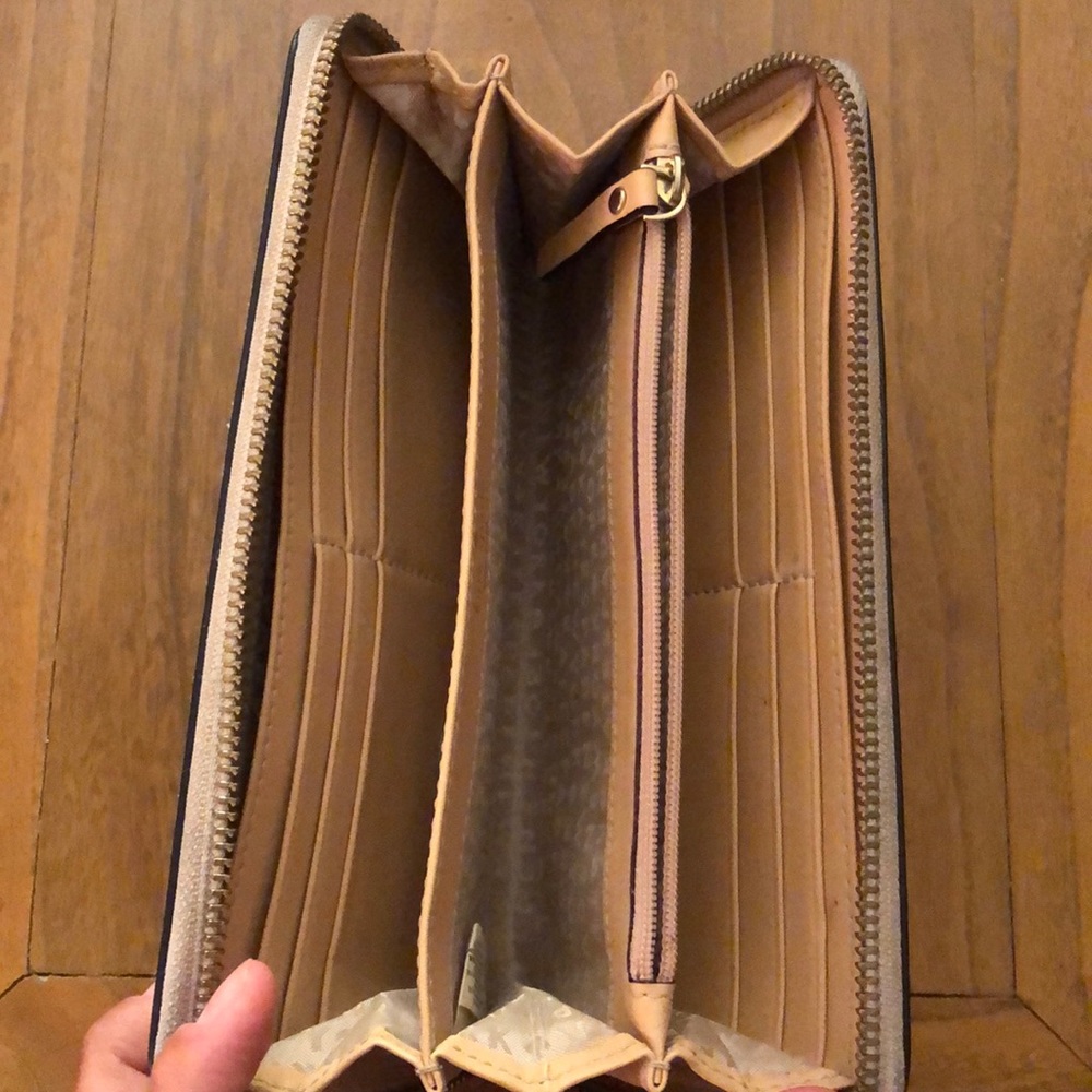 Kate Spade Wallet - Picture 5 of 5